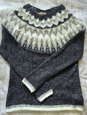 Wind River Grey & White Fair Isle Knit Sweater - M
